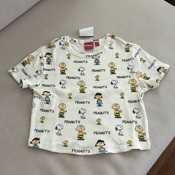 Peanuts Tops - PEANUTS LICENSED JUNIOR SHORT SLEEVE CROP TOP SIZE SMALL NWT